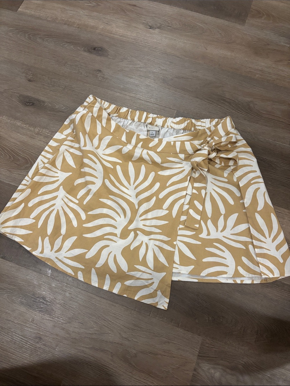 a new day Yellow & White Leaf-Print  Skirt